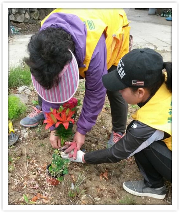 우리마을가꾸기-꽃으로 피어나는 화단 3.jpg